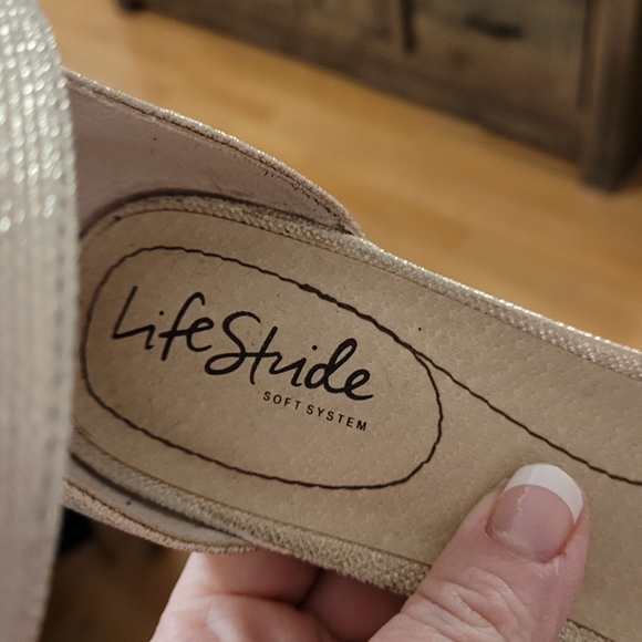 Woman's gold high heels - Picture 3 of 5